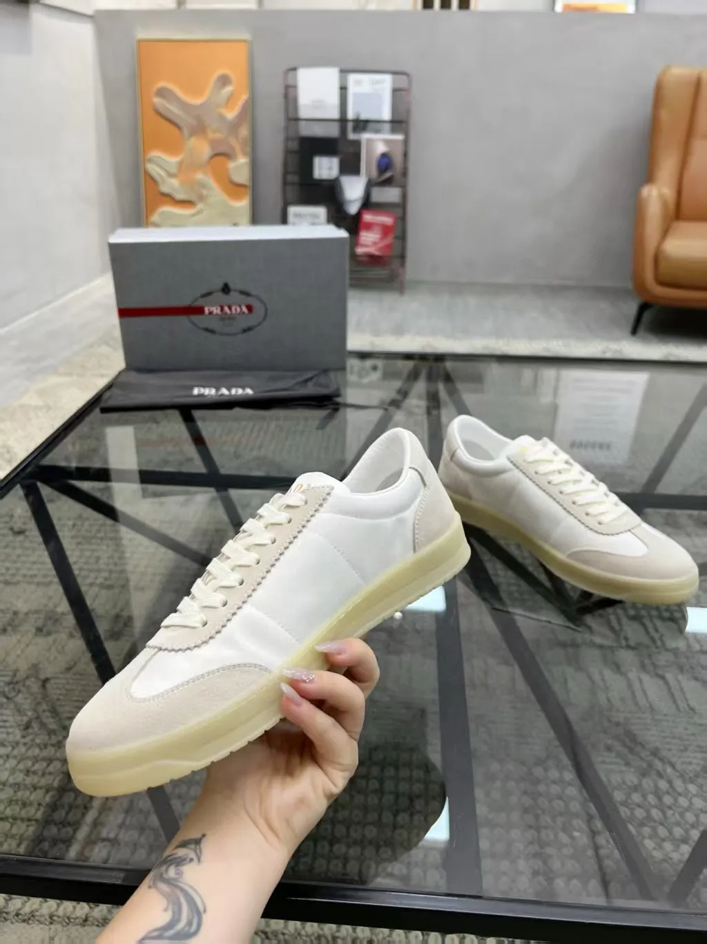 Factory price: 380💰Prada new men's leather sports shoes, the highest version on the market, any comparison is welcome🆚! The original leather has excellent texture and is super high-end! Fetal sheep net lining imported from Italy, removable pad! Luxurious materials and fine workmanship, highly recommended! Code number: 38-44, customized 45
